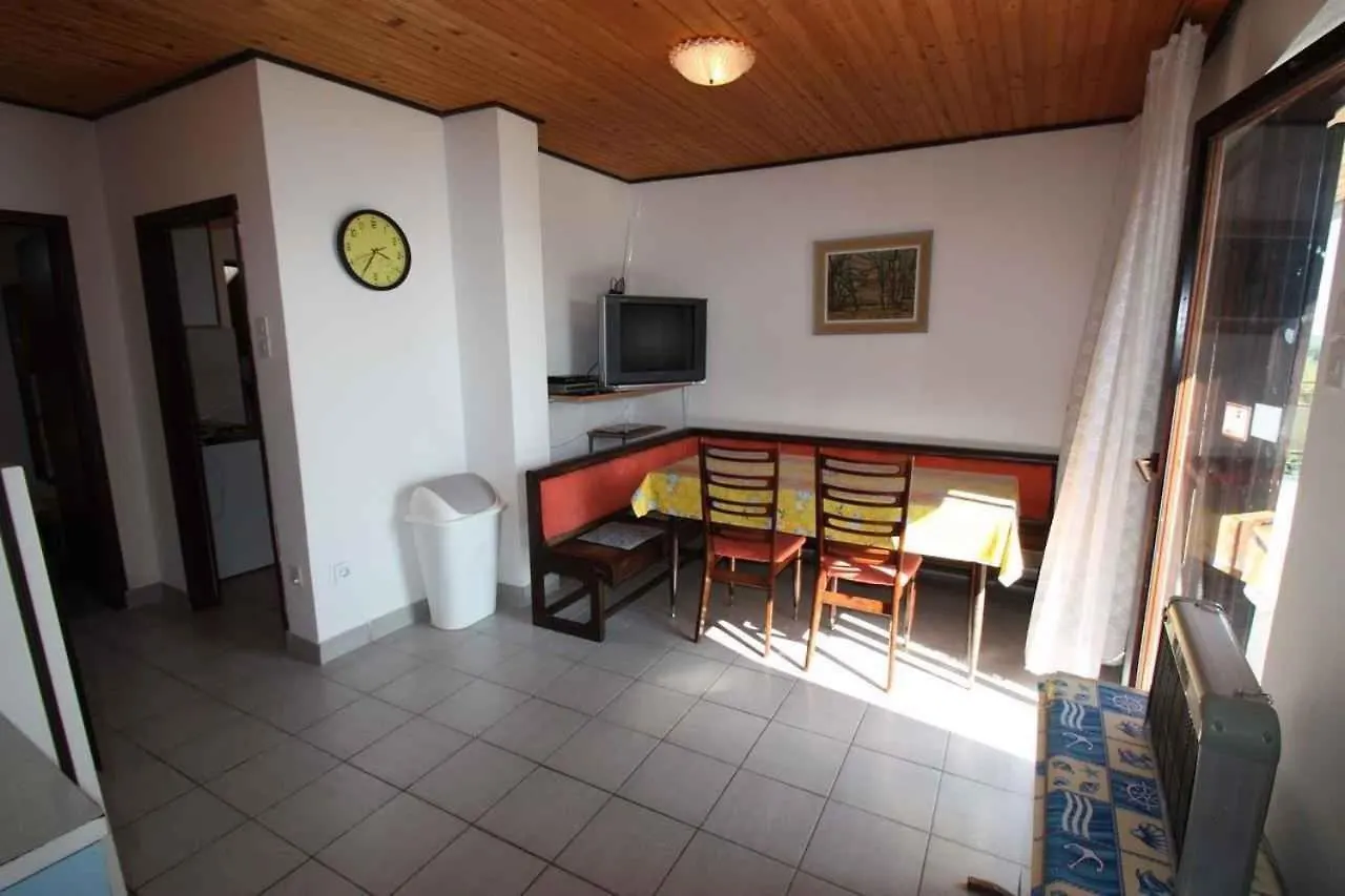 Apartment In Dramalj 5752