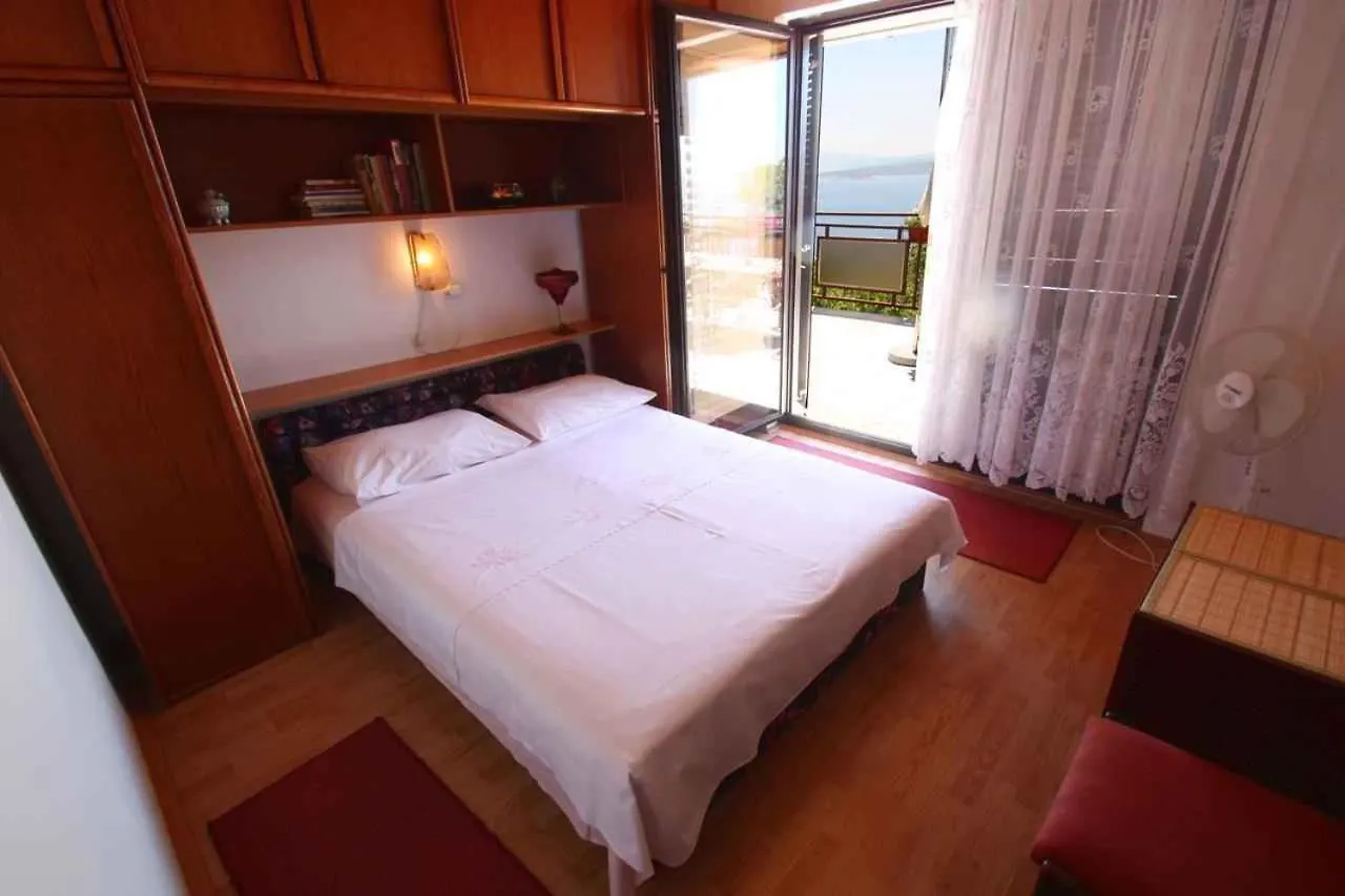 Apartment In Dramalj 5752