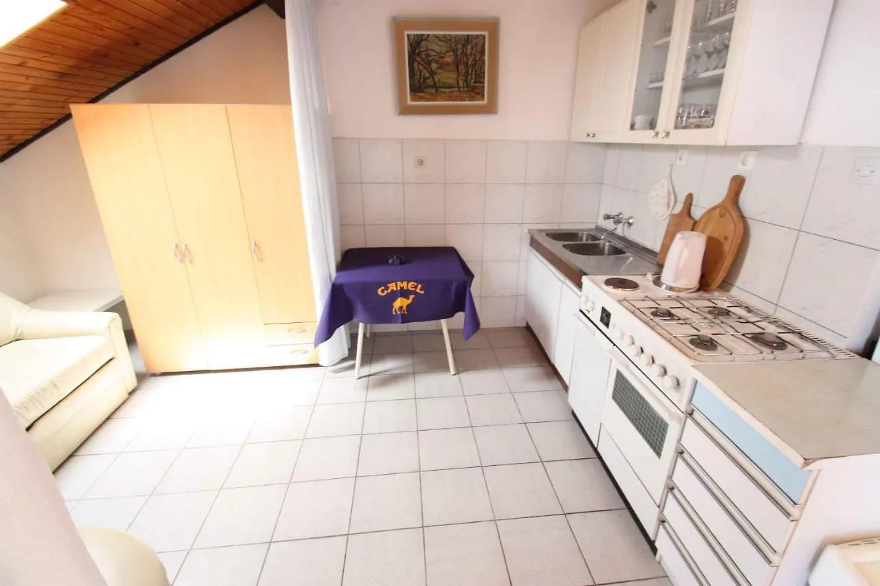Apartment In Dramalj 5752