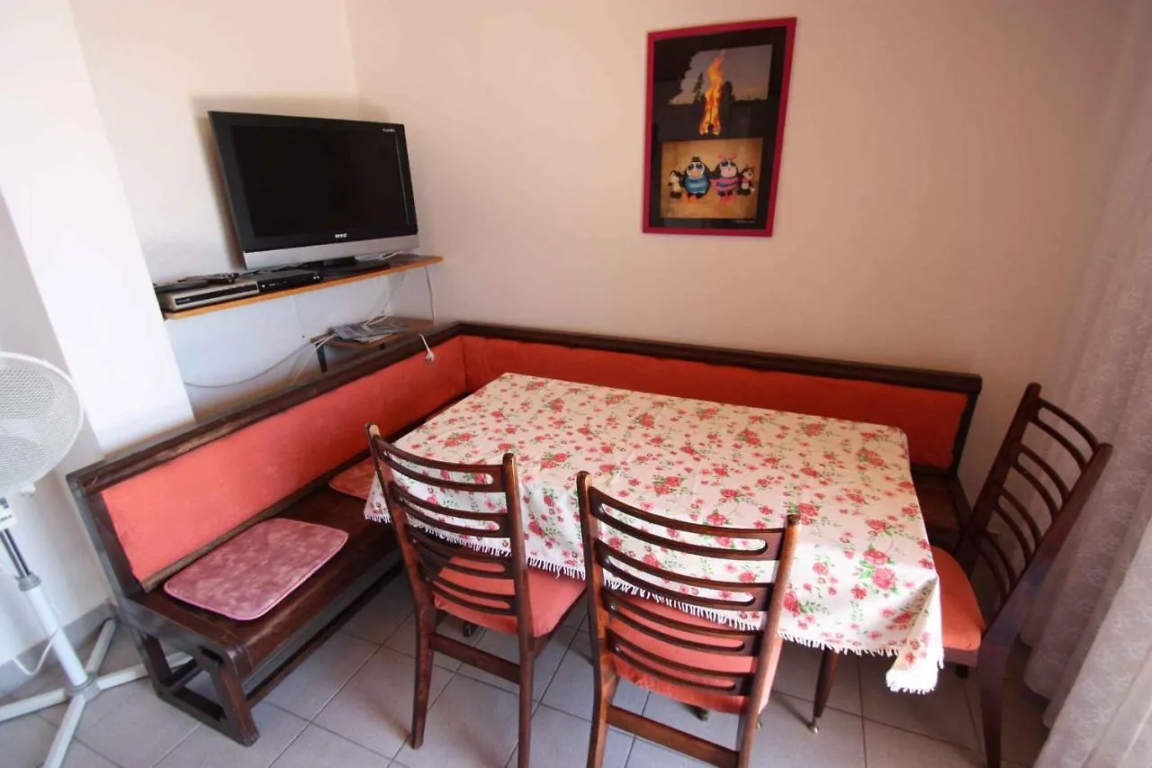 Apartment In Dramalj 5752