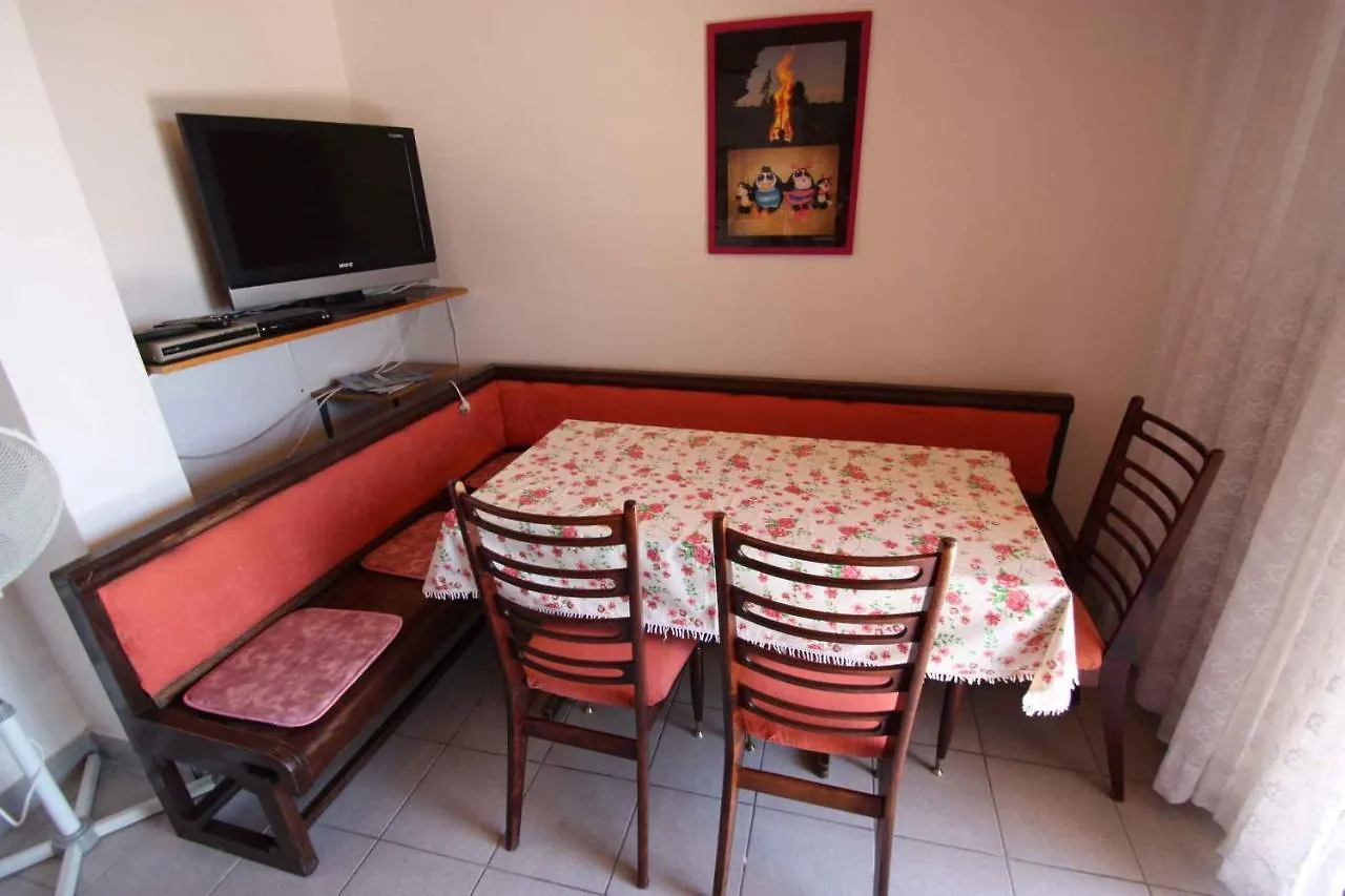 Apartment In Dramalj 5752